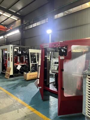 HDPE Industrial Bottle Extrusion Blow Molding Machine with Double Station Toggle Clamping and Centralized Microcomputer Control